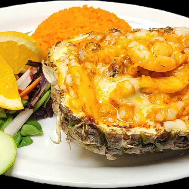 Piña Rellena De Mariscos.